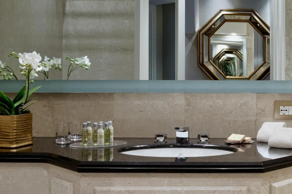 SUITE EXECUTIVE KING BED Room, Hilton Molino Stucky Venice, Venice