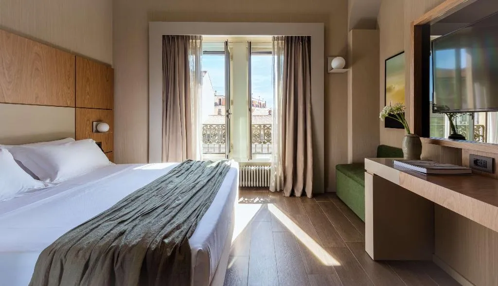 DOUBLE DELUXE KING BED Room, Hotel Cristoforo Colombo – Preferred Hotels & Res, Milan