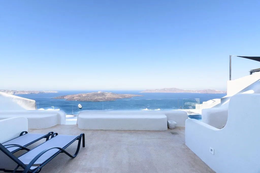 SUITE DELUXE WITH VIEWS Room, On The Cliff, Santorini