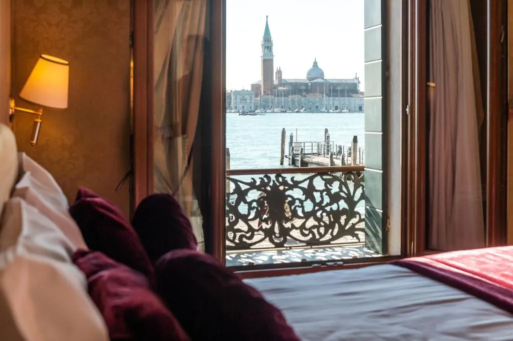 Room, A Tribute To Music, Venice