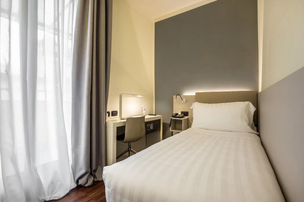 SINGLE STANDARD Room, 43 Station Hotel, Milan