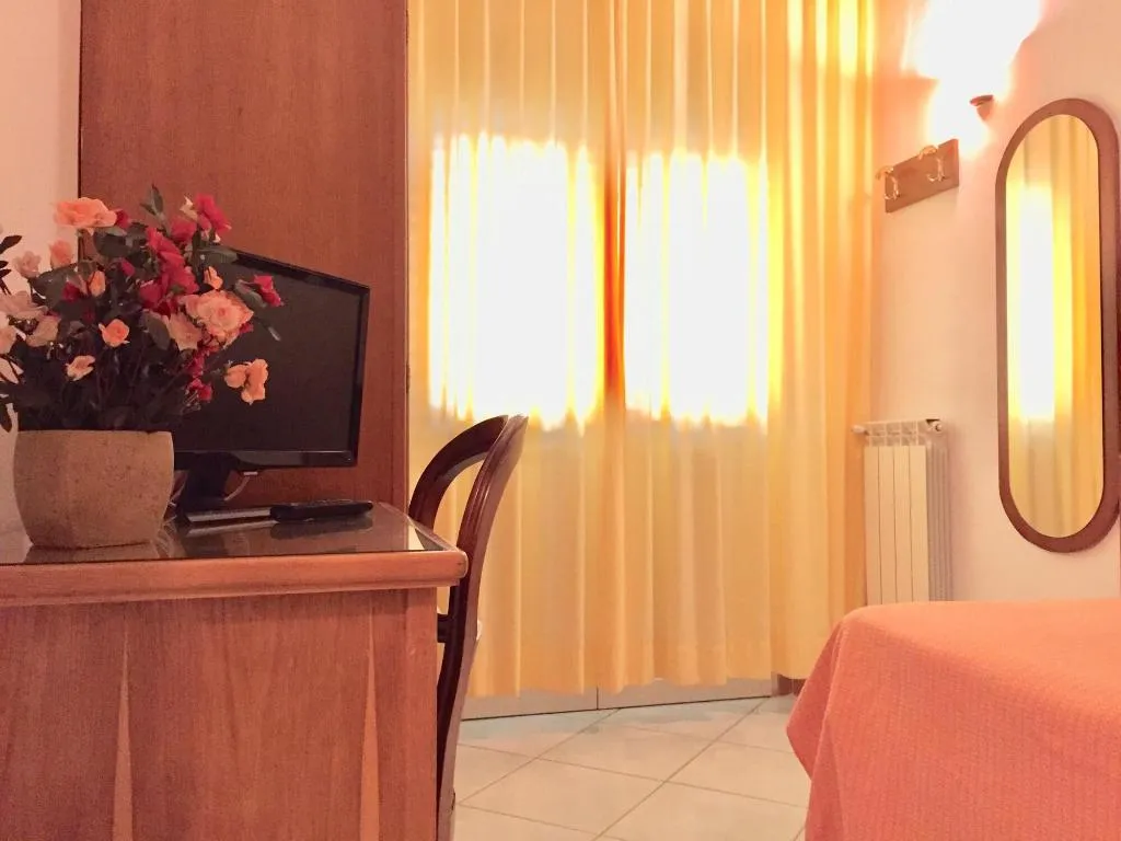 Room, Pineta, Naples