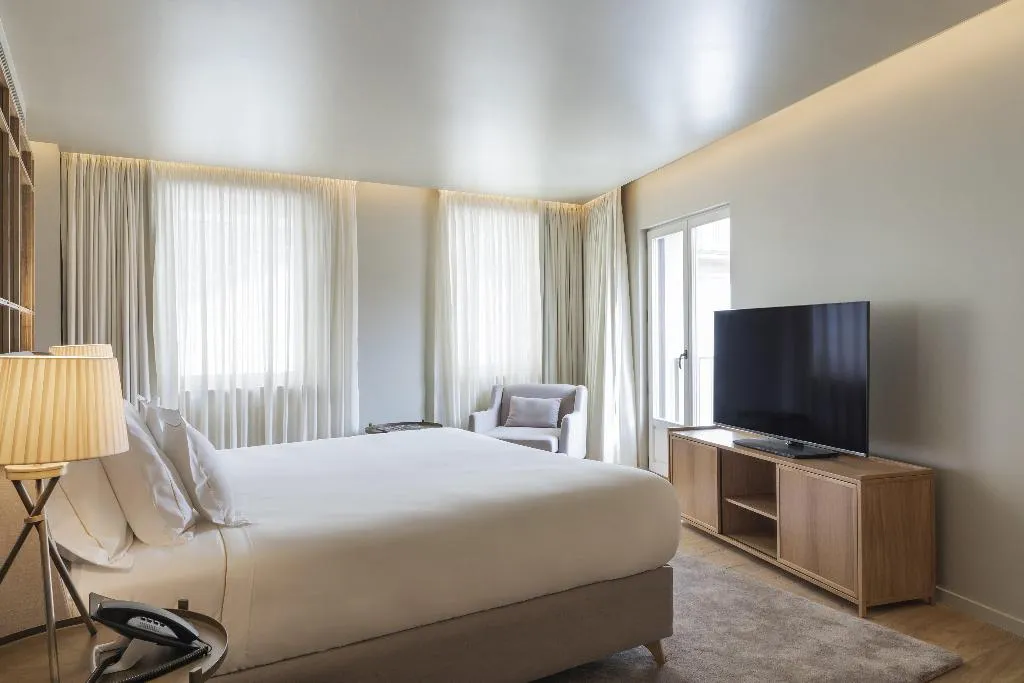 DOUBLE PREMIUM WITH VIEWS Room, Vignette Collection  Casa da Companhia, Porto
