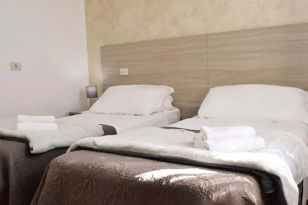 DOUBLE STANDARD Room, Colombo, Naples