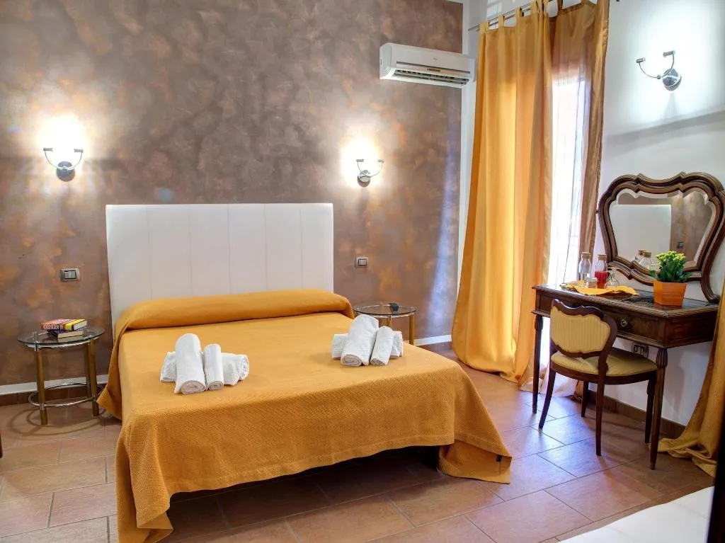 Room, Antichi Ricordi, Catania