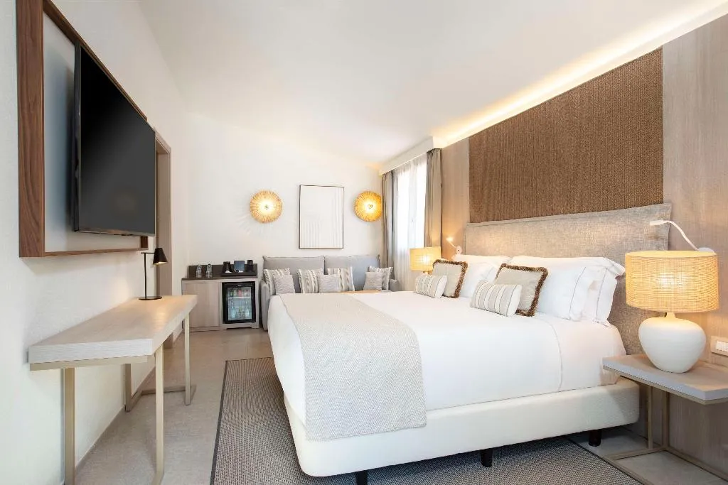 JUNIOR SUITE KING SIZE BED Room, Mangia's Santa Teresa Sardinia, Curio Collection, Olbia