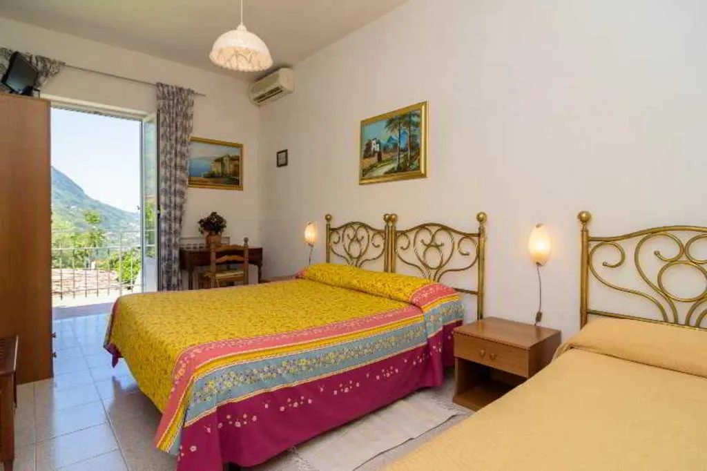 Room, Villa Fiorentina, Naples