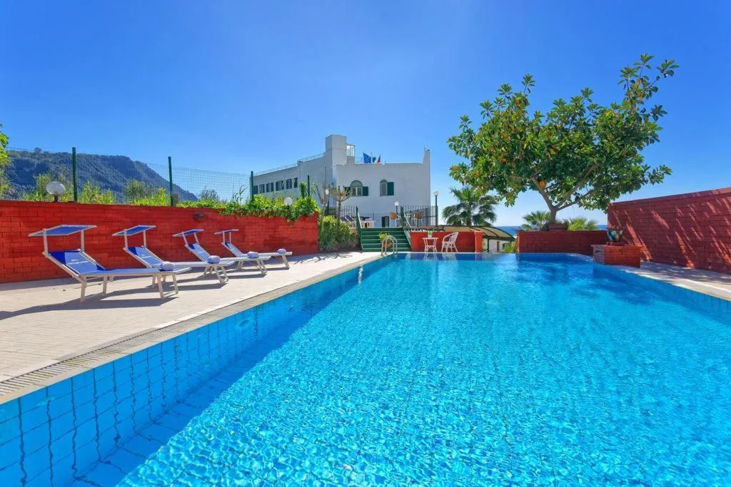 Pool, Punta Imperatore, Naples