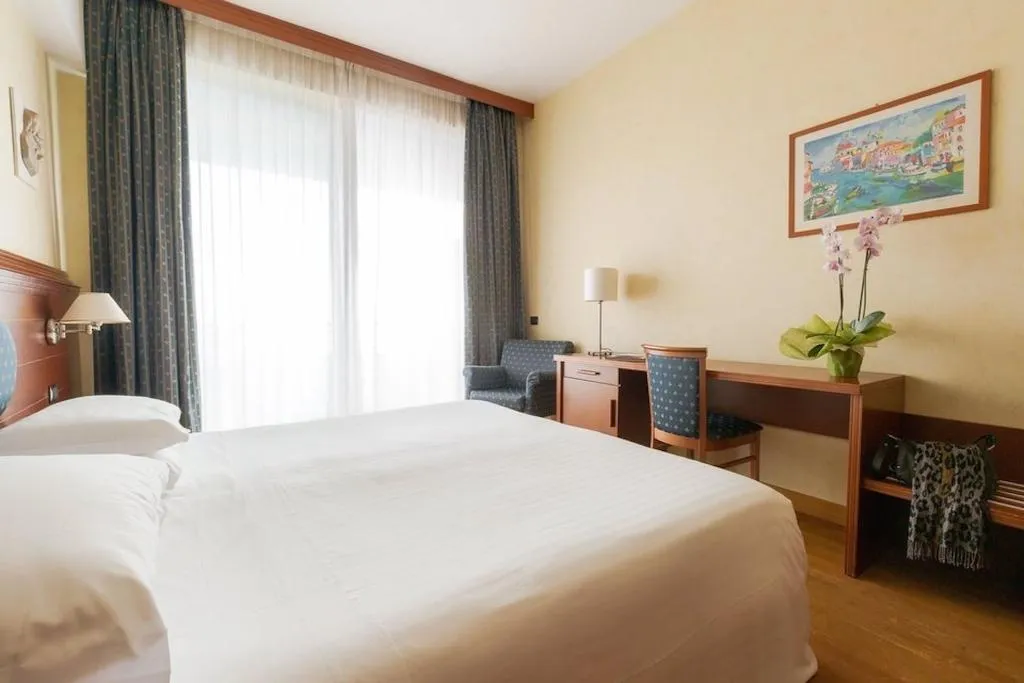 DOUBLE SINGLE USE SUPERIOR SEA VIEW Room, Hotel Nettuno, Catania, Catania