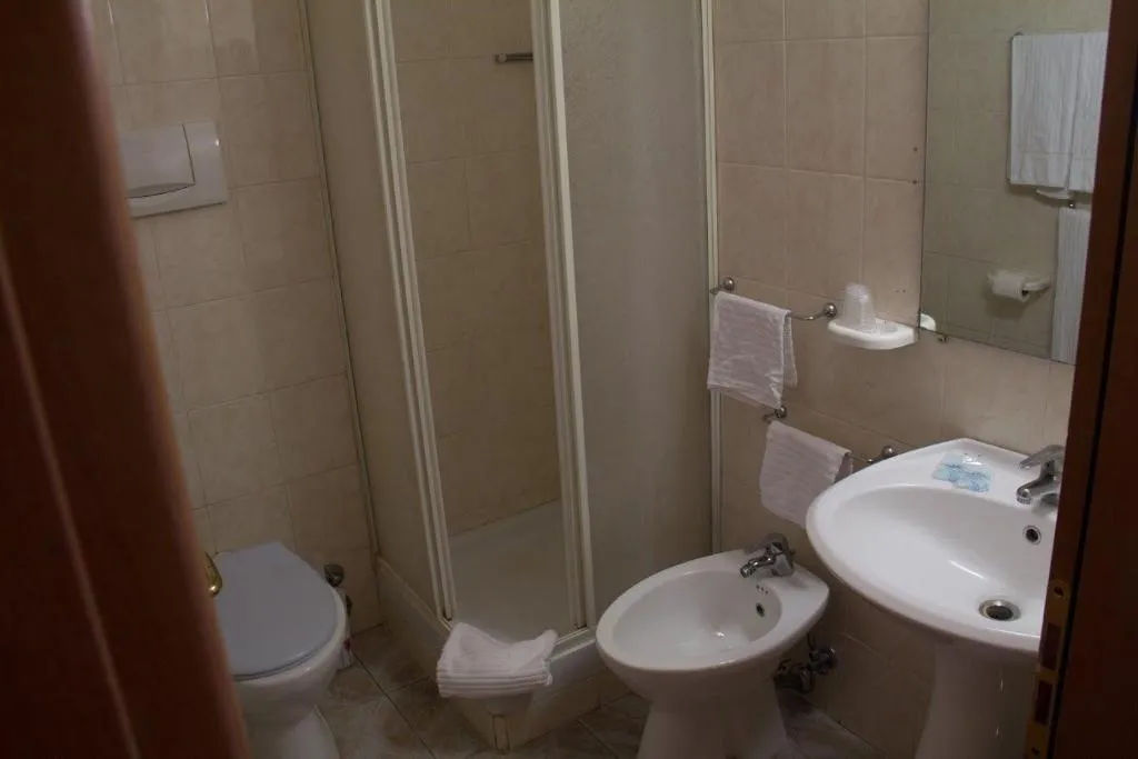 Room, Hotel Industrial, Rome