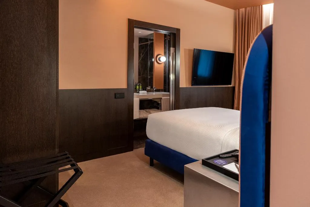 DOUBLE GUEST ROOM Room, Cenica Porto Hotel, Curio Collection By Hilton, Porto