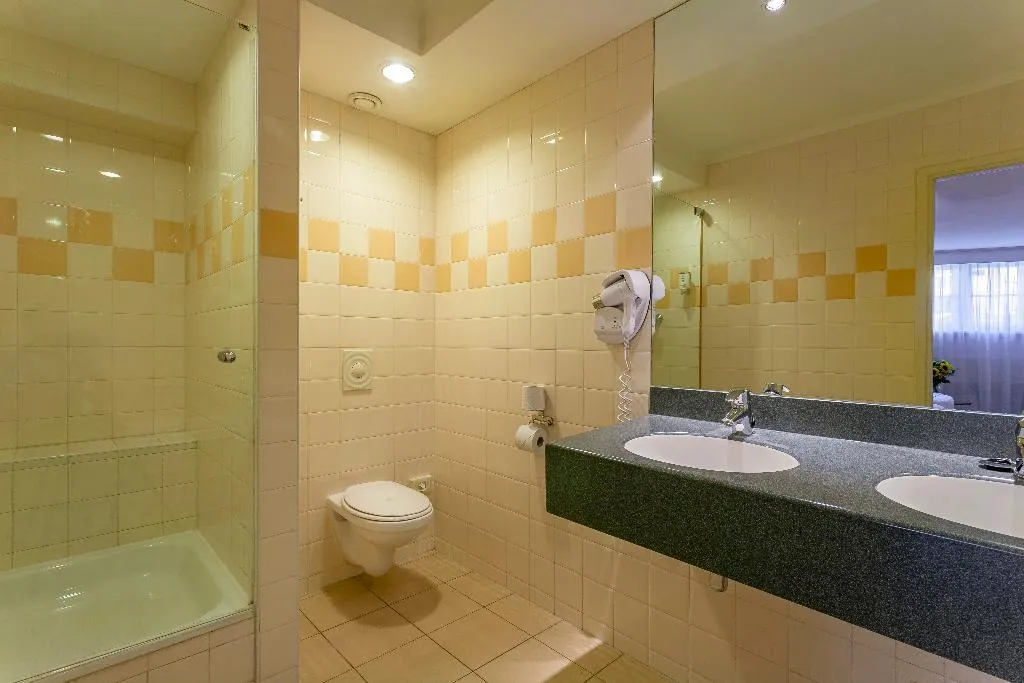 QUADRUPLE STANDARD Room, Avenue, Amsterdam