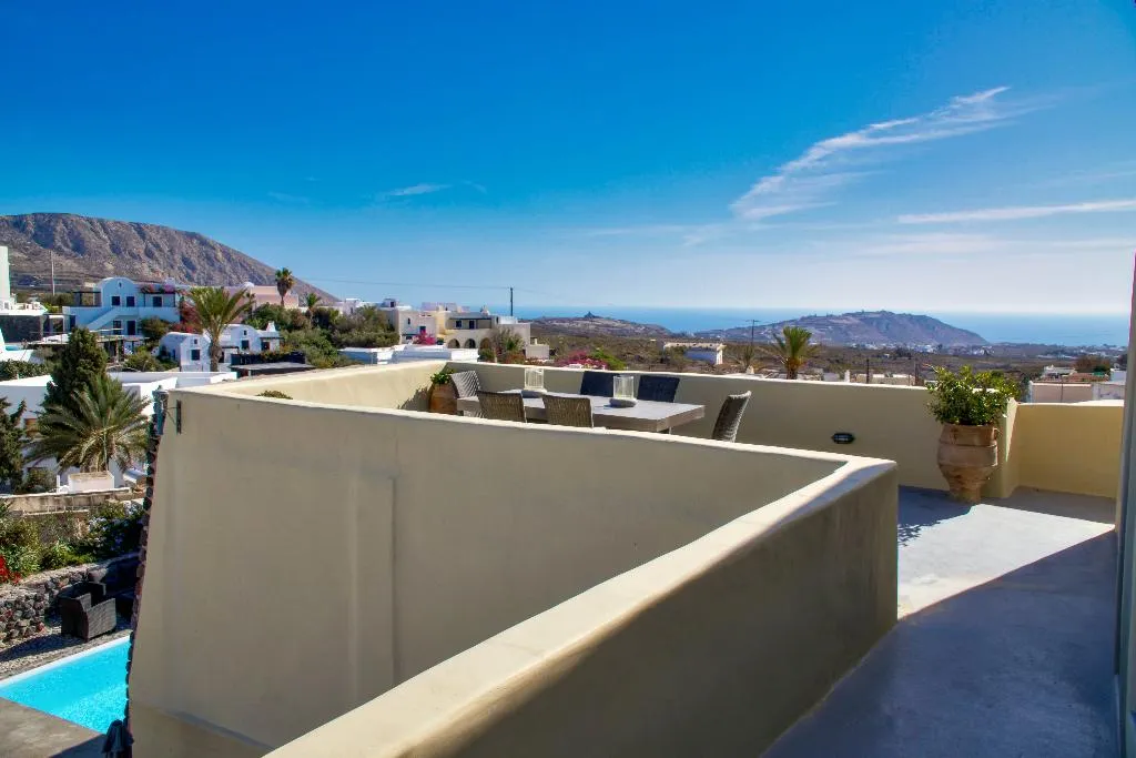 VILLA THREE BEDROOMS WITH PRIVATE POOL Room, Santorini Heritage Villas & Mansions, Santorini