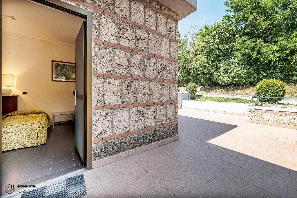 QUADRUPLE CLASSIC Room, Garden Hotel, Umbria