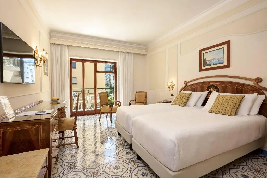 Double or Twin CLASSIC GARDEN VIEW Room, Grand Hotel De La Ville, Naples