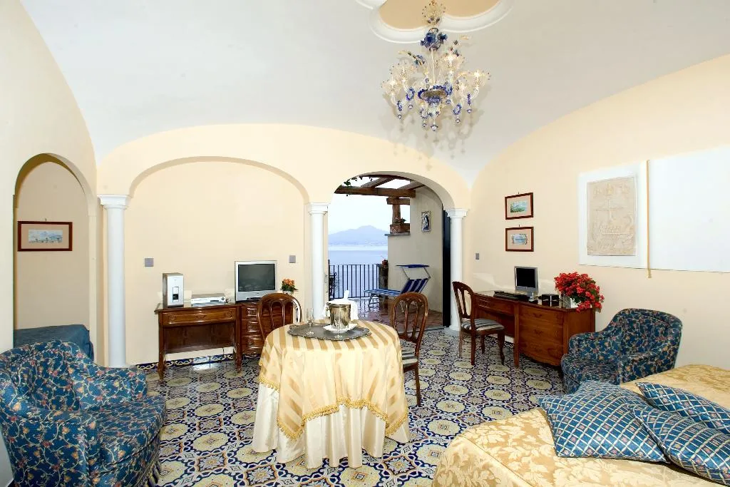 JUNIOR SUITE STANDARD Room, La Tonnarella, Naples