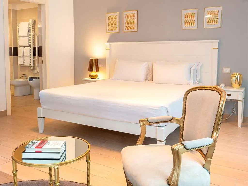 Room, Sonder Salute Palace, Venice