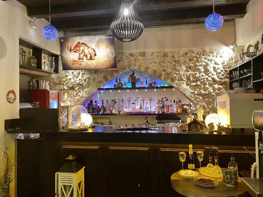 Lobby, Doge Traditional, Crete