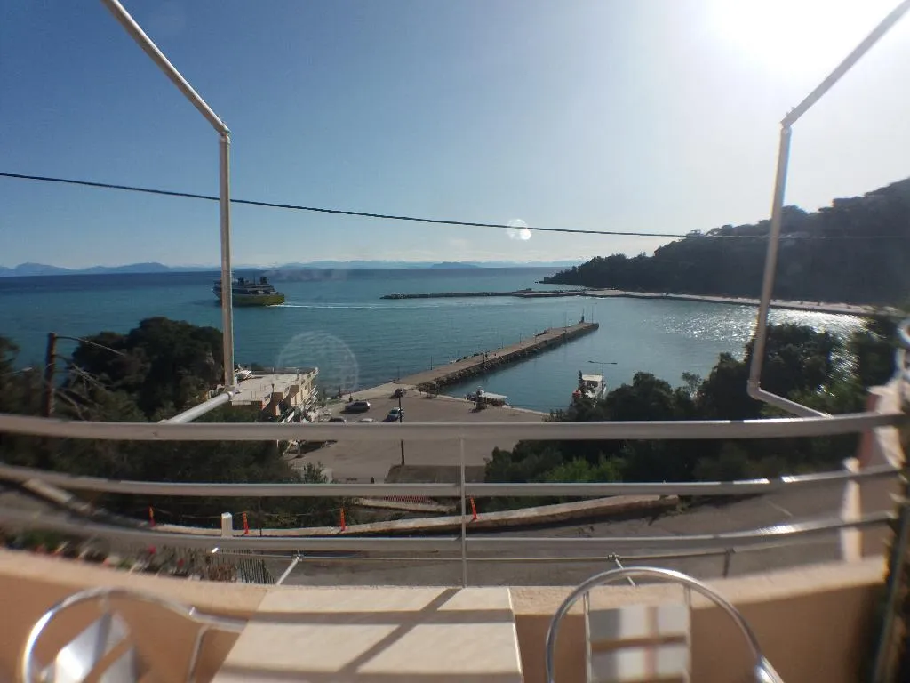 APARTMENT CAPACITY 5 Room, Harbour View, Kalamata