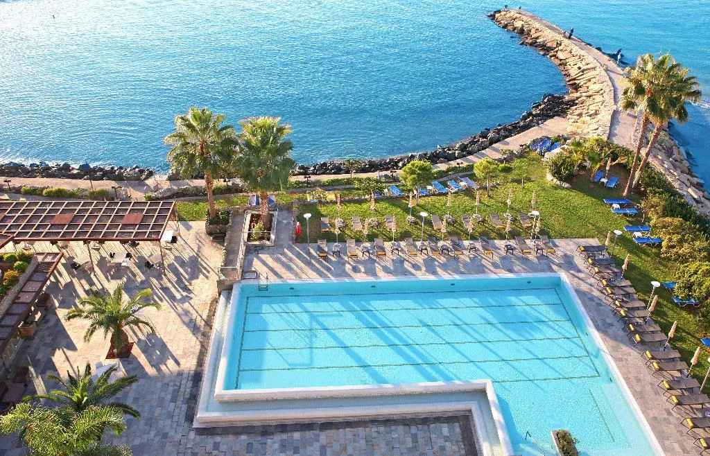 DOUBLE PREMIUM Room, Crowne Plaza Limassol, Cyprus