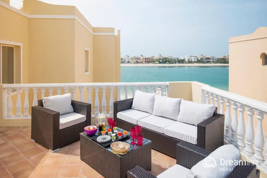 Terrace, Dream Inn Dubai - Palm Villa, Dubai