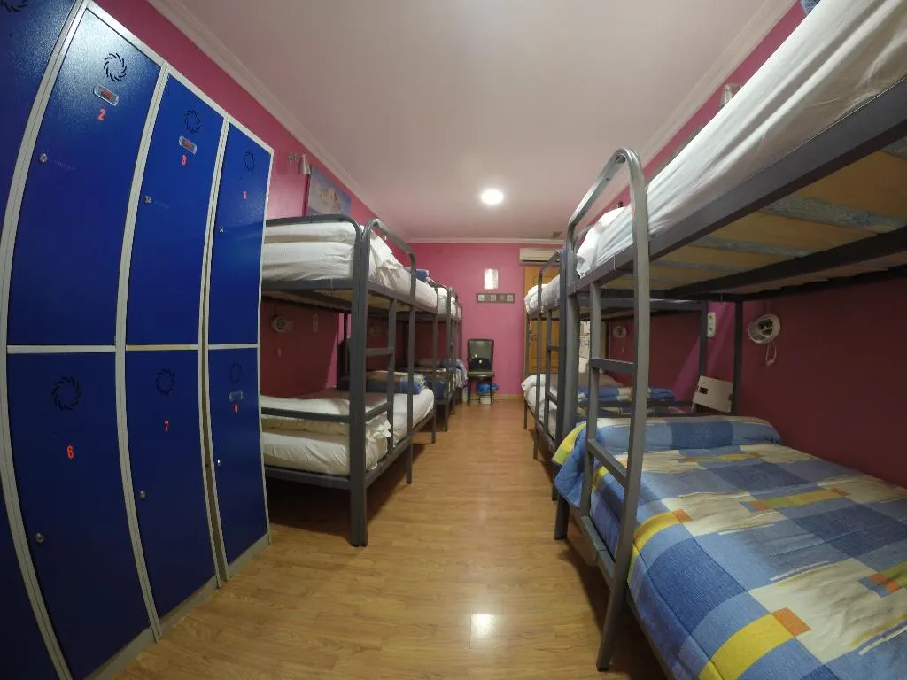 Bed in dormitory CAPACITY 8 Room, Hostel RC Miguel Angel, Madrid