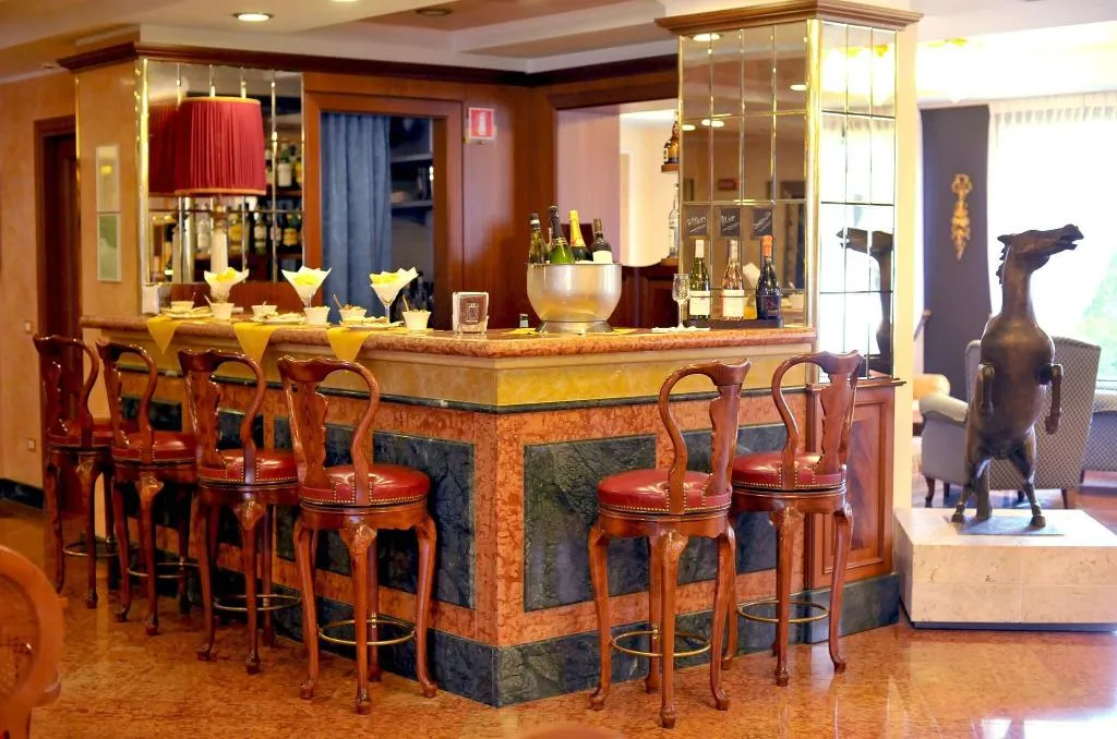 Bar, Santa Barbara, Milan