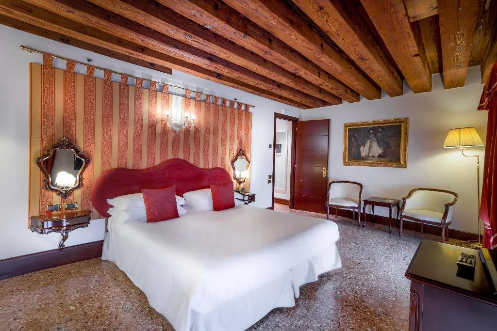 Double or Twin CLASSIC Room, Ruzzini Palace, Venice
