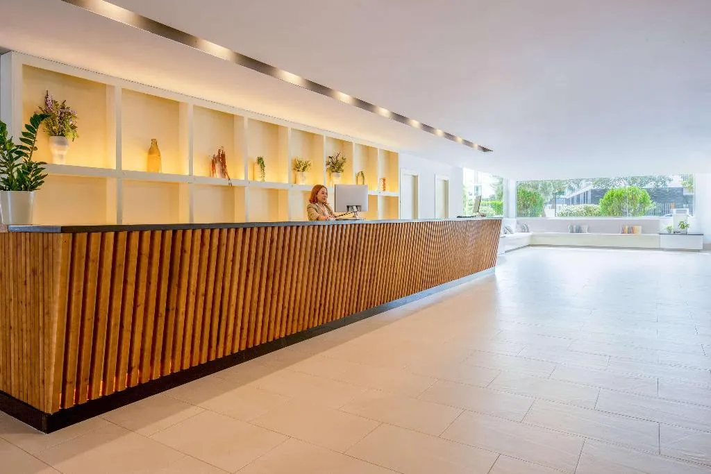 Lobby, Sol Palmanova-Mirlos Tordos, Majorca