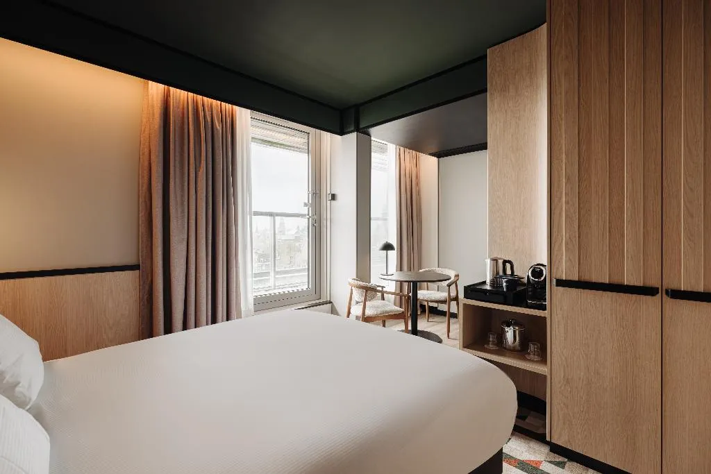 DOUBLE CITY VIEW Room, DoubleTree by Hilton Amsterdam Centraal Station, Amsterdam