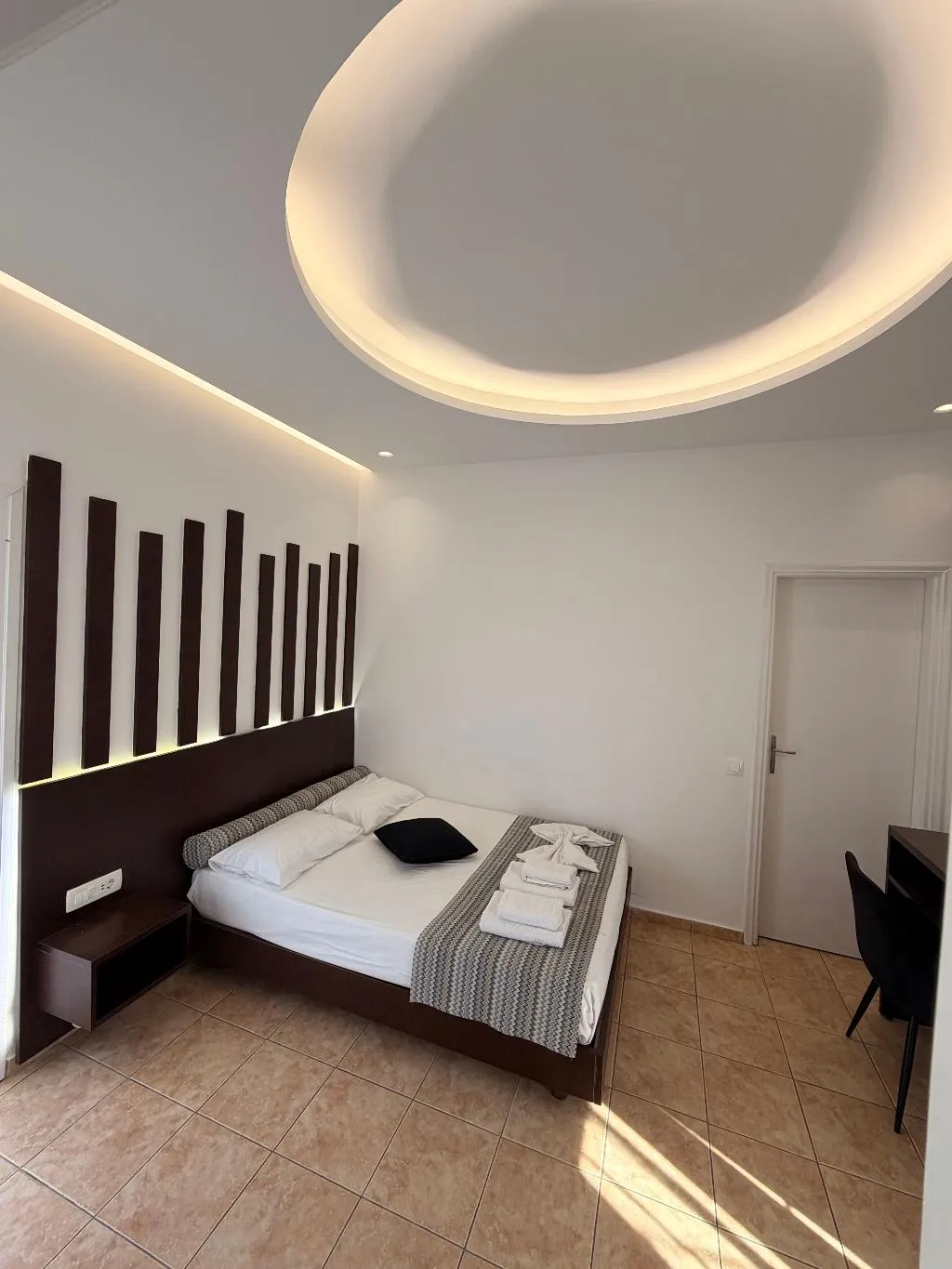 QUADRUPLE STANDARD Room, Villa Livadaros, Santorini