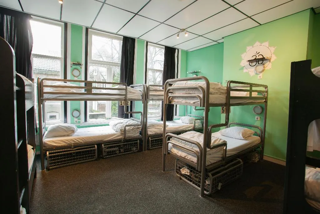 Bed in dormitory STANDARD Room, Flying Pigs Uptown Hostel Amsterdam, Amsterdam
