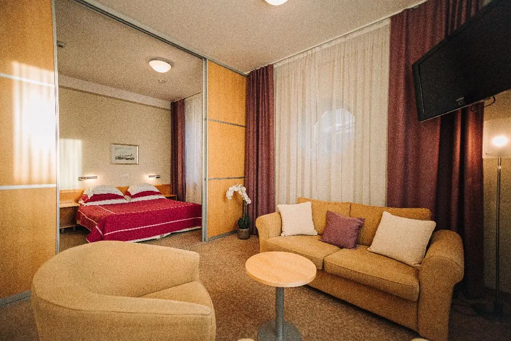 SUITE RESORT VIEW Room, Rixwell Viru Square Hotel, Tallinn