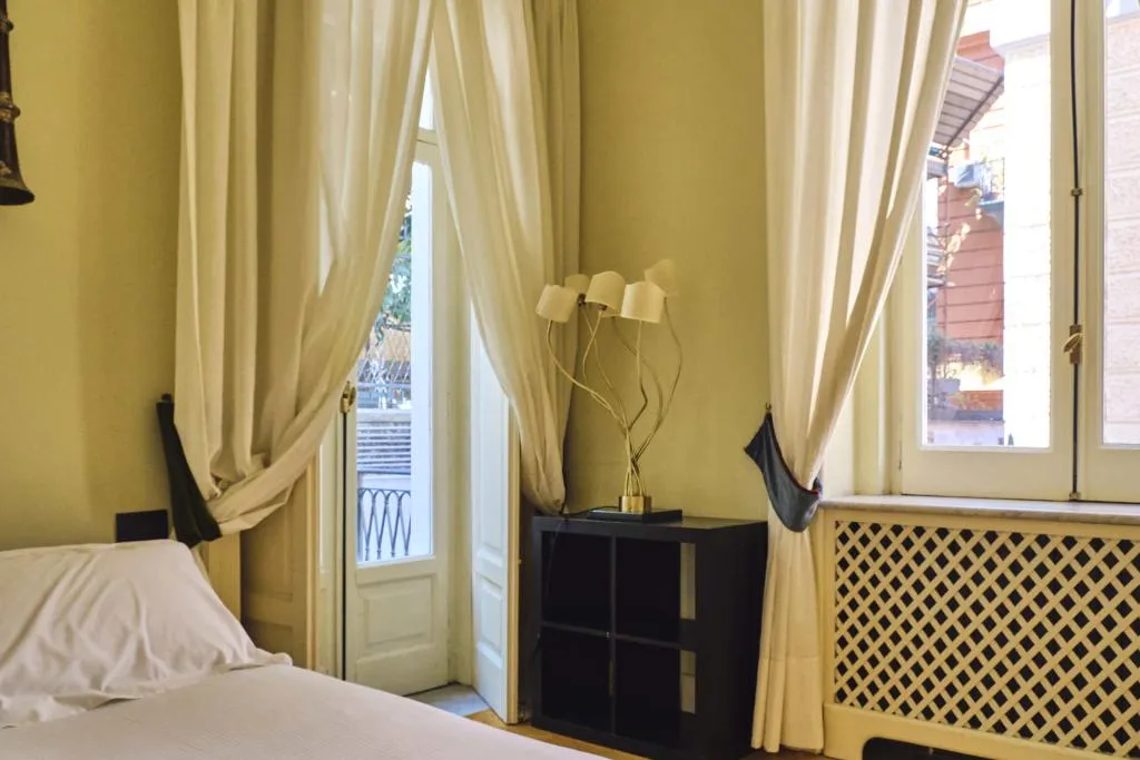 Room, Casa Rubinacci, Naples