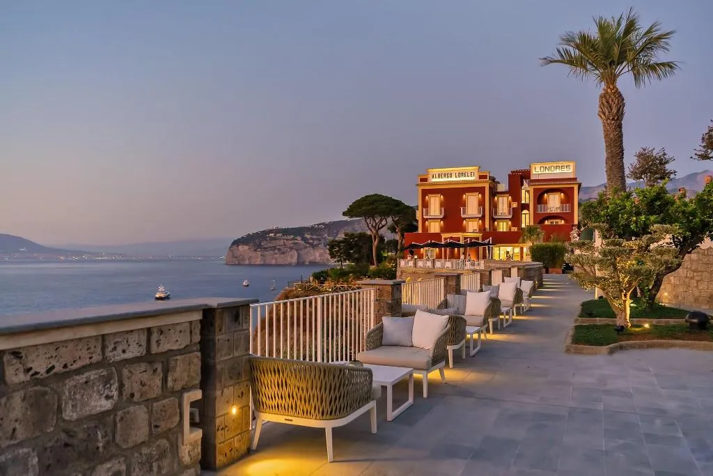 General view, Lorelei Londres, Naples