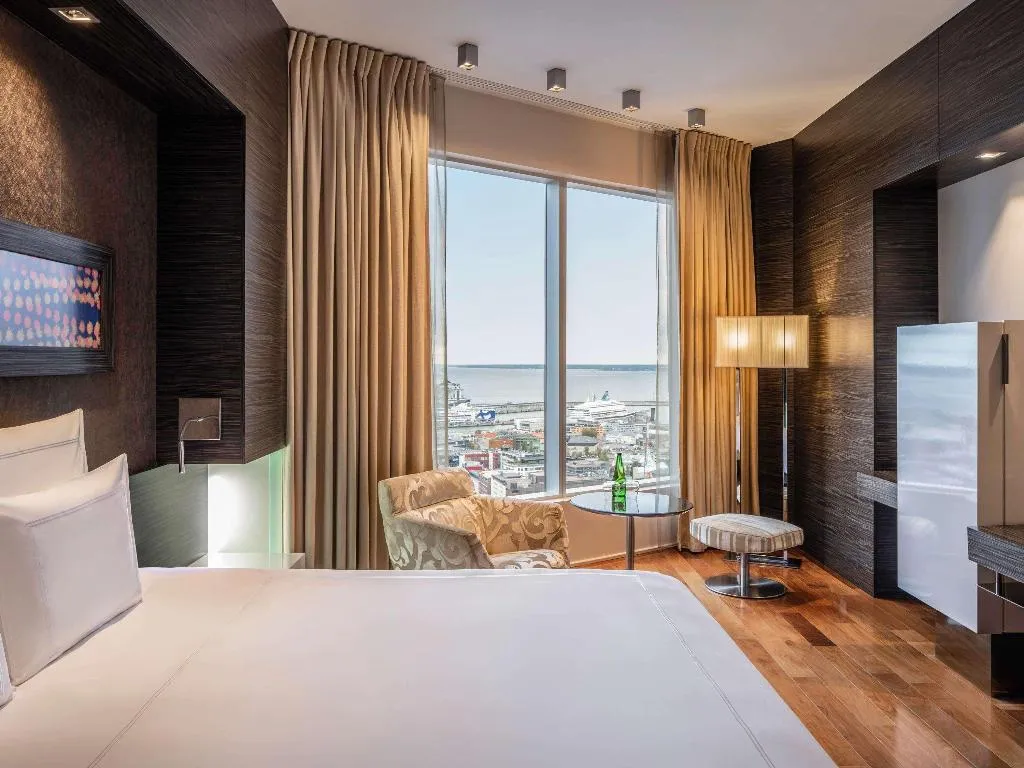 Room EXECUTIVE KING BED Room, Swissotel Tallinn, Tallinn
