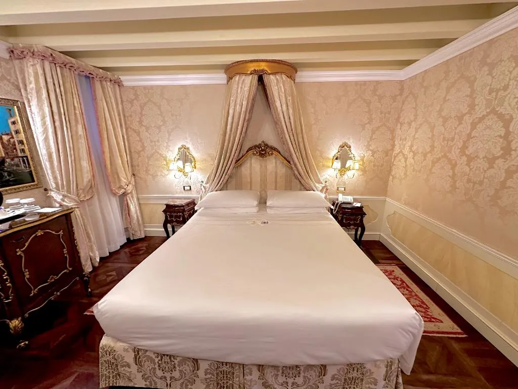DOUBLE ANNEX Room, Canal Grande, Venice
