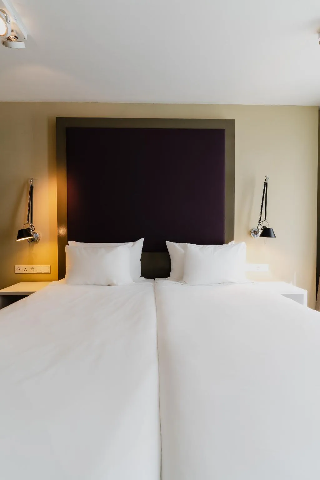 QUADRUPLE STANDARD Room, Hotel Roemer, Amsterdam