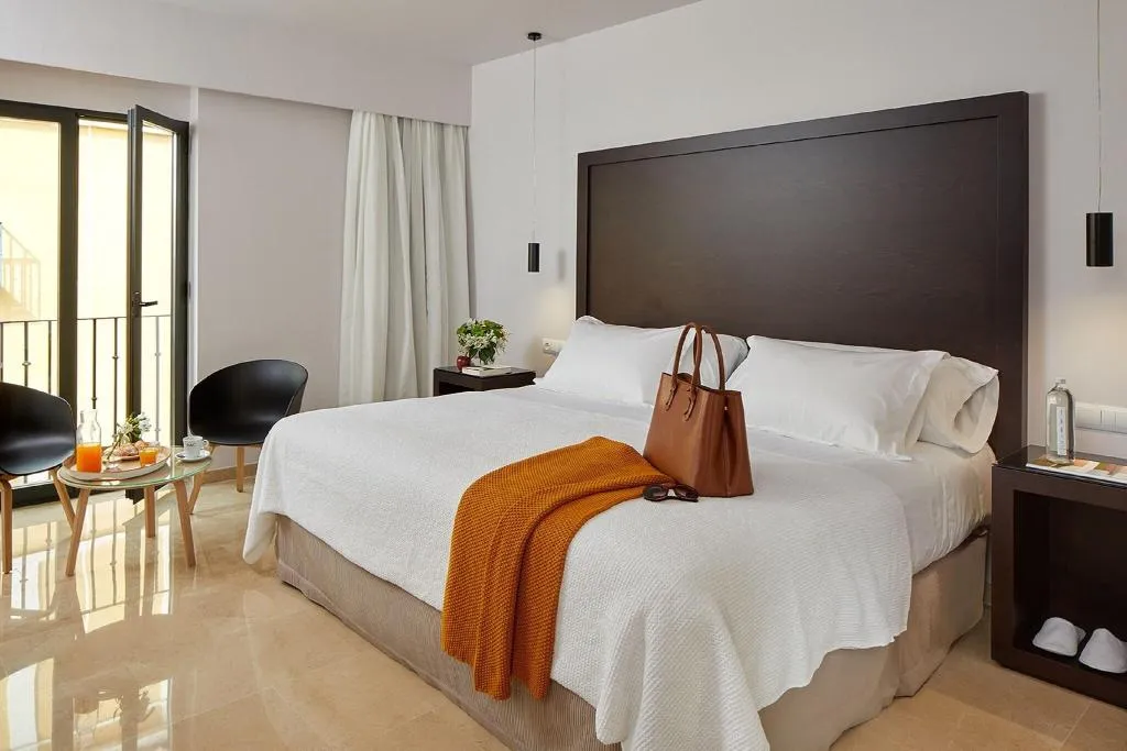 DOUBLE STANDARD Room, Rey Alfonso X, Seville