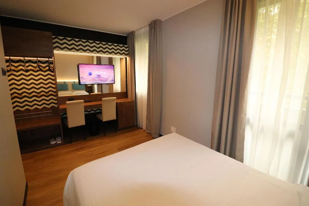 TRIPLE STANDARD Room, Hotel Domenichino, Milan