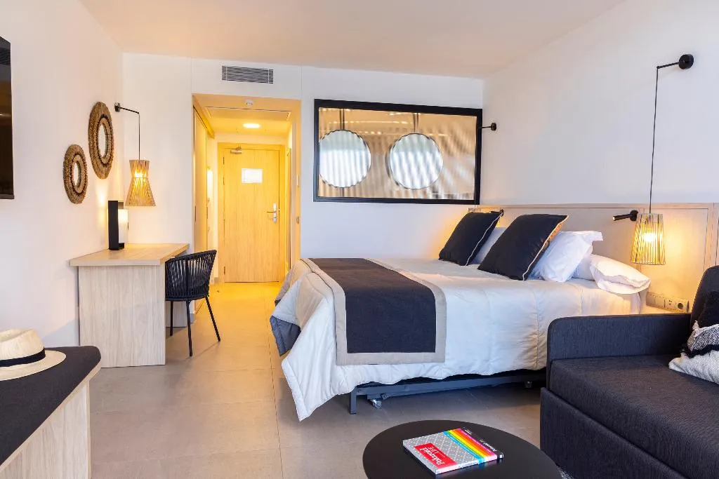 FAMILY ROOM STANDARD Room, Invisa Hotel Cala Verde, Ibiza