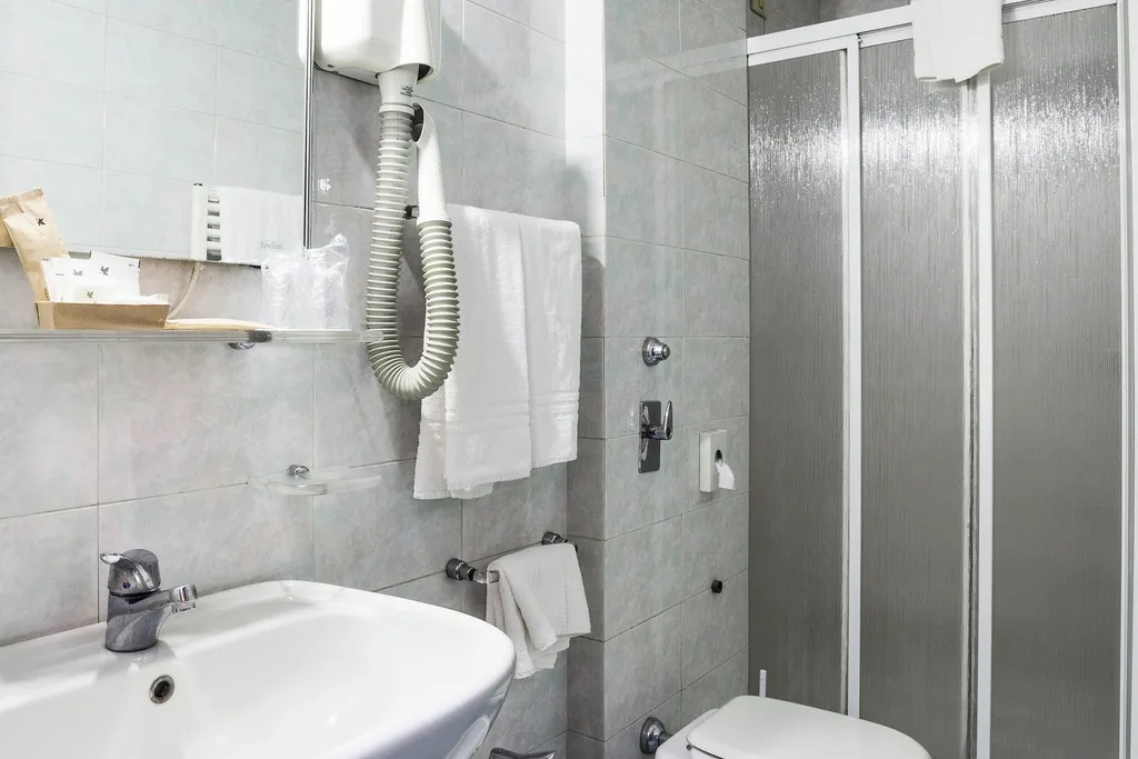 TRIPLE STANDARD Room, Hotel Des Etrangers, Milan