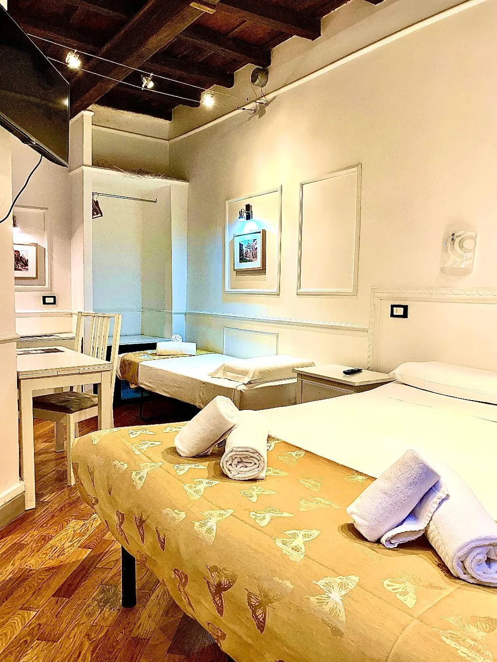 QUADRUPLE ONE BEDROOM ONE BATHROOM Room, Domus Ester, Rome