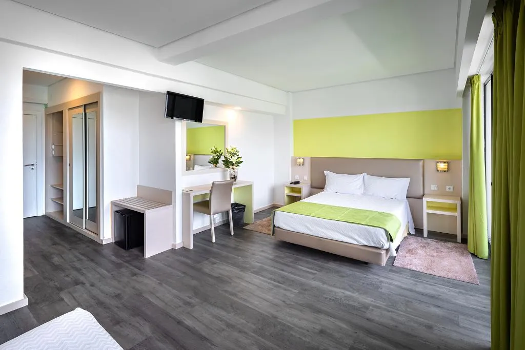 TRIPLE STANDARD Room, Navegadores, Algarve