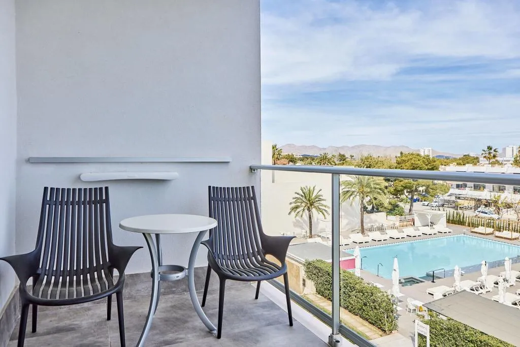 TWIN POOL VIEW Room, Astoria Playa, Majorca