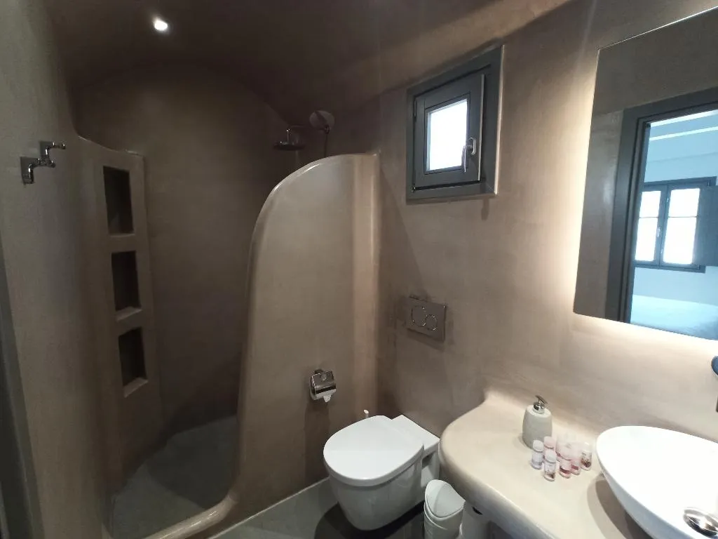 SUITE WITH JACUZZI Room, Amphitrite Suites Santorini, Santorini