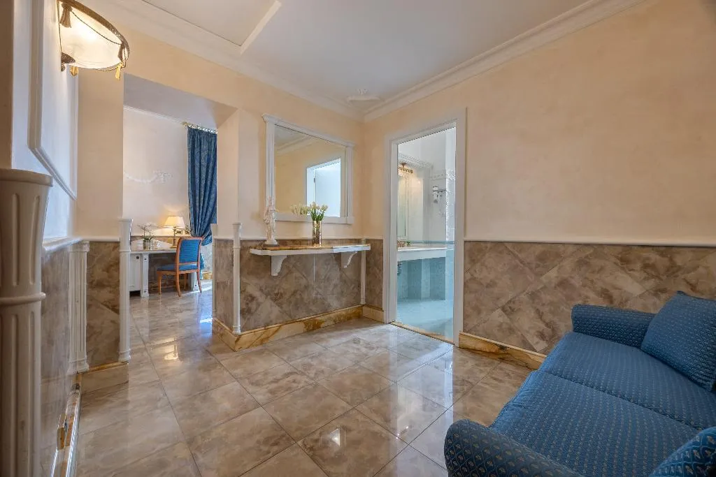 JUNIOR SUITE STANDARD Room, Palladium Palace, Rome