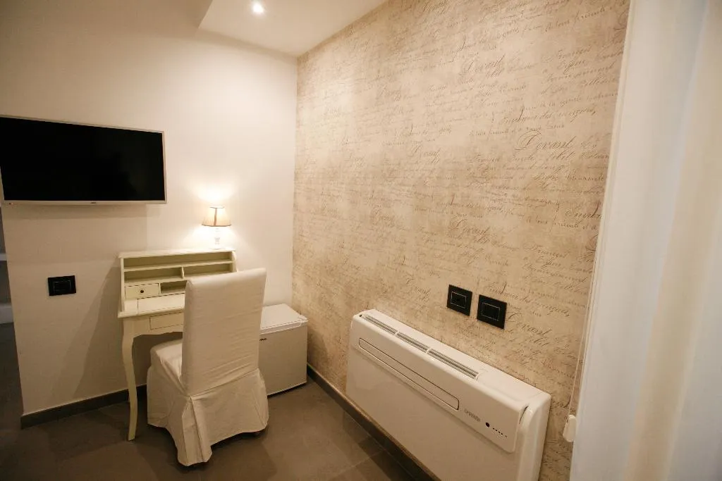 SINGLE STANDARD Room, Relais Piazza del Plebiscito, Naples