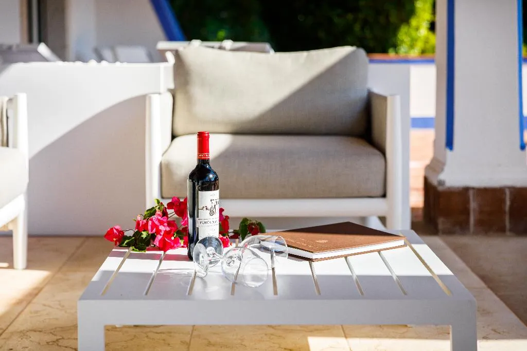VILLA THREE BEDROOMS Room, Shantivillas, Algarve