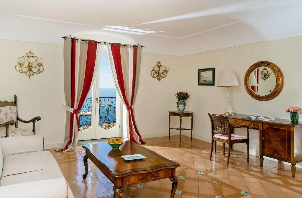 Room, Punta Regina, Naples
